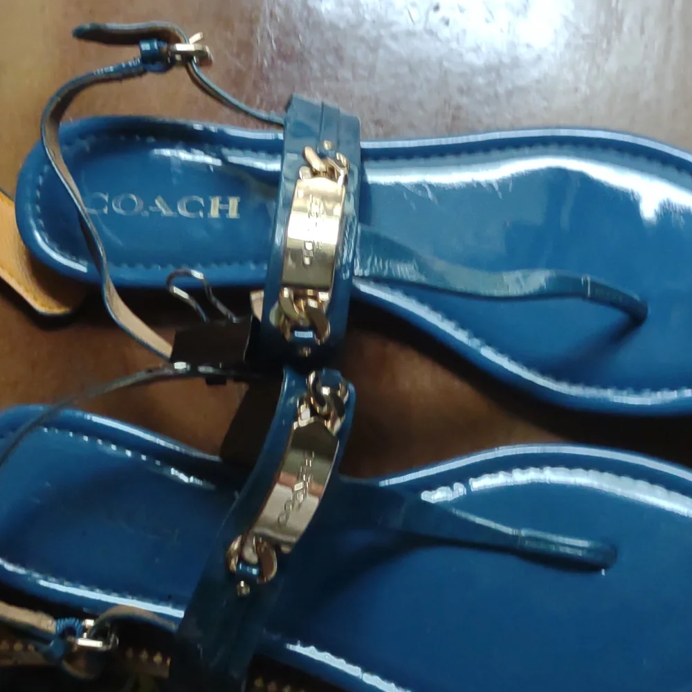 Coach - Picture 2 of 4